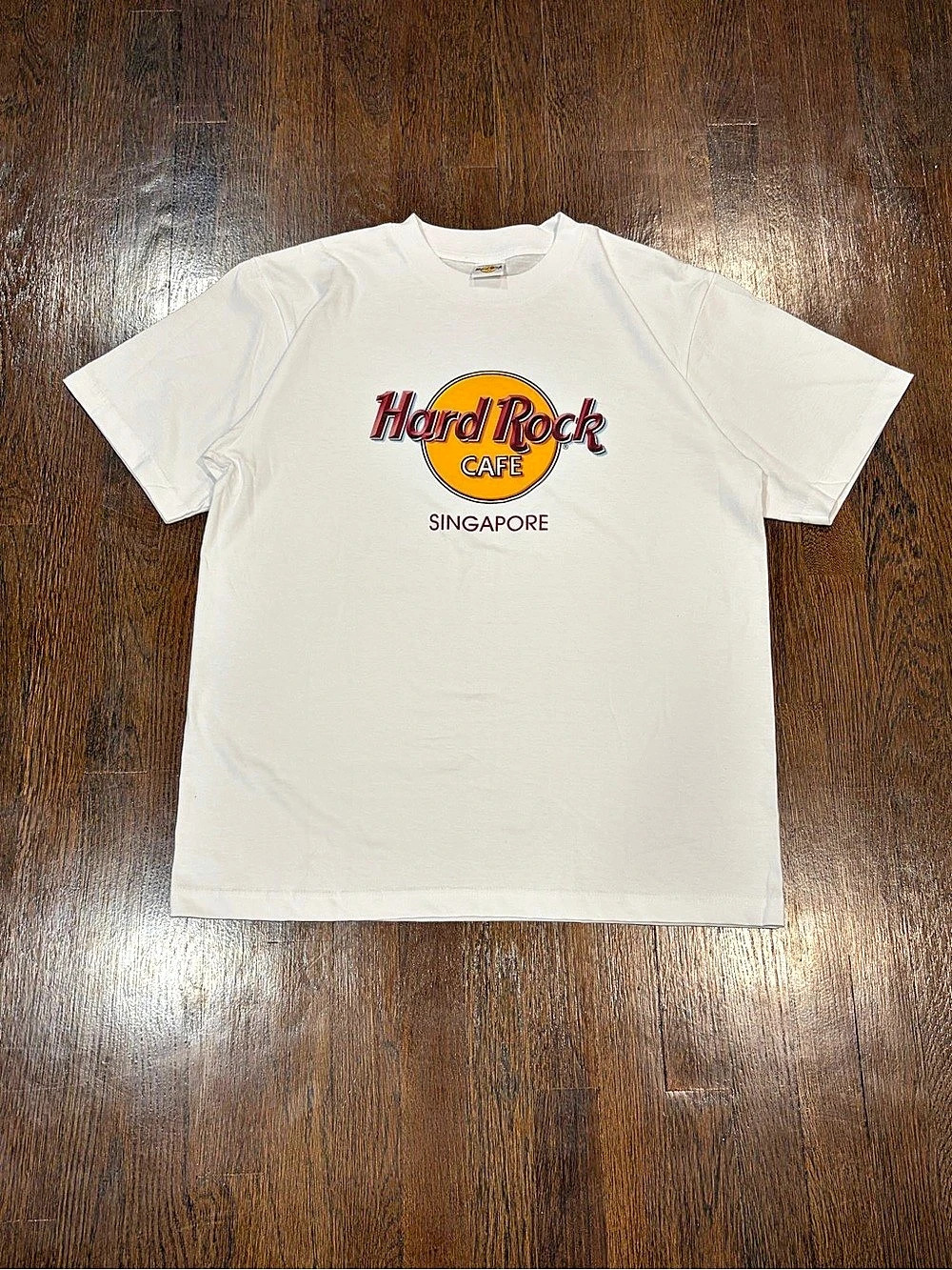 Hard Rock Cafe Singapore Graphic Tee in White Size Medium